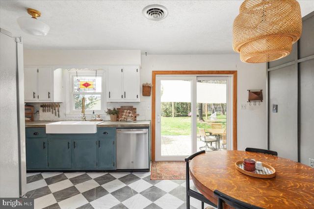 32 CHEERFUL FAYE DR, Inwood, WV 25428