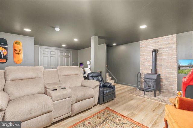 32 CHEERFUL FAYE DR, Inwood, WV 25428