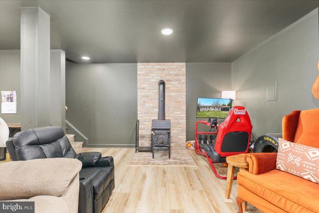 32 CHEERFUL FAYE DR, Inwood, WV 25428