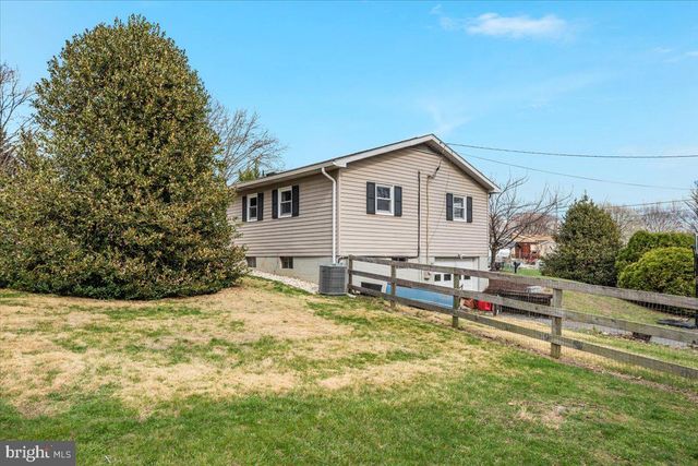 32 CHEERFUL FAYE DR, Inwood, WV 25428