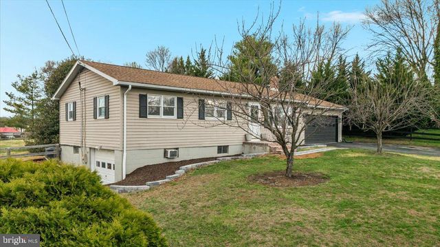32 CHEERFUL FAYE DR, Inwood, WV 25428