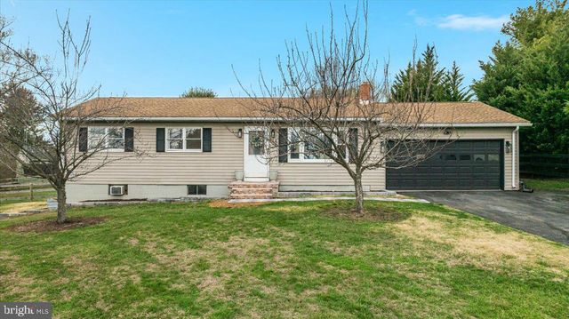32 CHEERFUL FAYE DR, Inwood, WV 25428