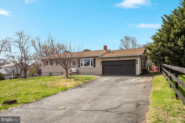 32 CHEERFUL FAYE DR, Inwood, WV 25428
