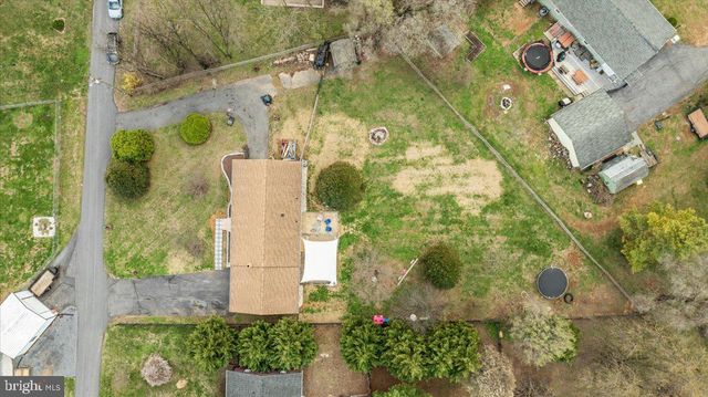 32 CHEERFUL FAYE DR, Inwood, WV 25428