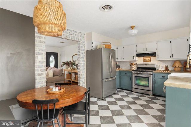 32 CHEERFUL FAYE DR, Inwood, WV 25428