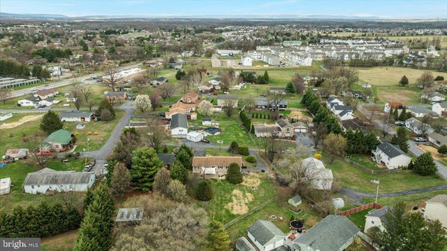 32 CHEERFUL FAYE DR, Inwood, WV 25428