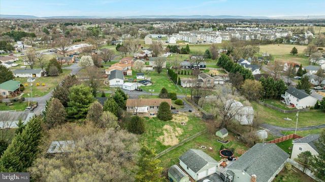 32 CHEERFUL FAYE DR, Inwood, WV 25428