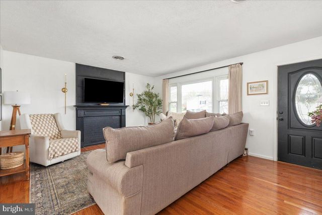 32 CHEERFUL FAYE DR, Inwood, WV 25428