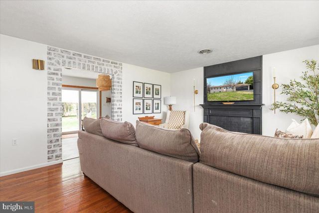 32 CHEERFUL FAYE DR, Inwood, WV 25428