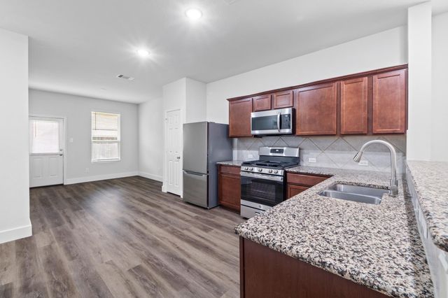 175 Eves Necklace DR, Buda, TX 78610