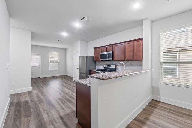 175 Eves Necklace DR, Buda, TX 78610