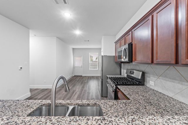 175 Eves Necklace DR, Buda, TX 78610