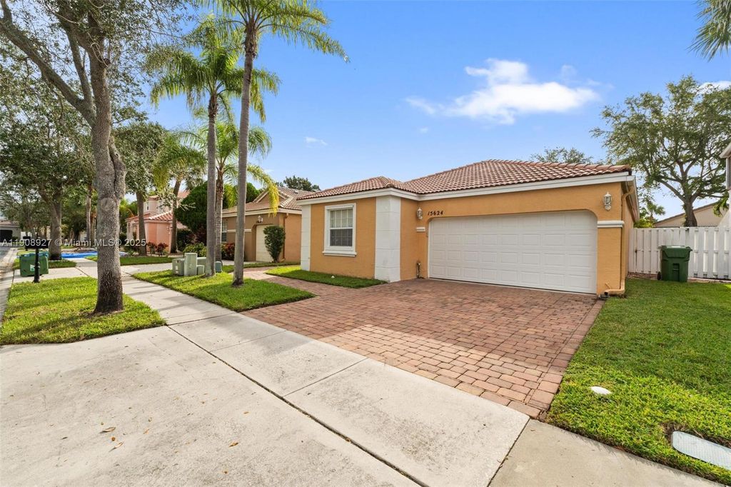 15624 NW 12th Rd, Pembroke Pines, FL 33028