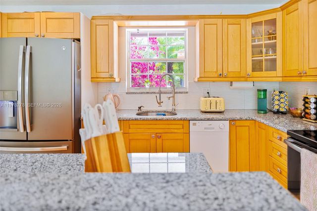 809 SE 14th Dr, Deerfield Beach, FL 33441