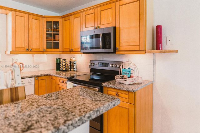 809 SE 14th Dr, Deerfield Beach, FL 33441