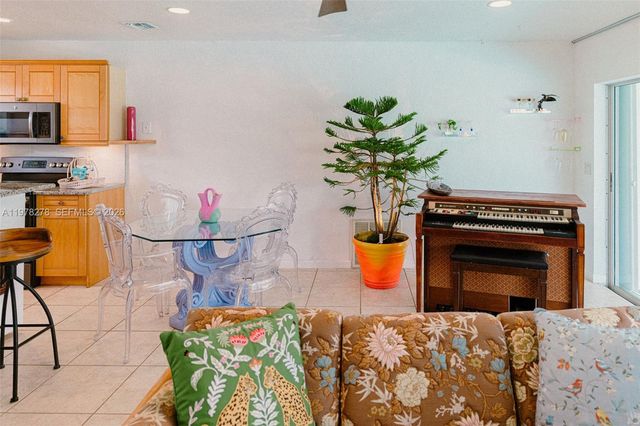 809 SE 14th Dr, Deerfield Beach, FL 33441