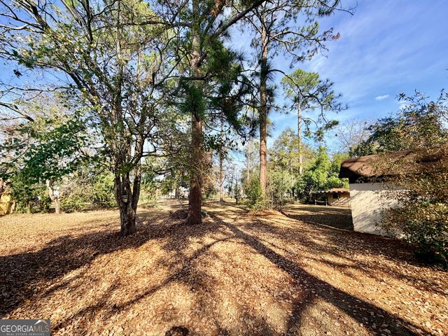 221 S College Street, Metter, GA 30439