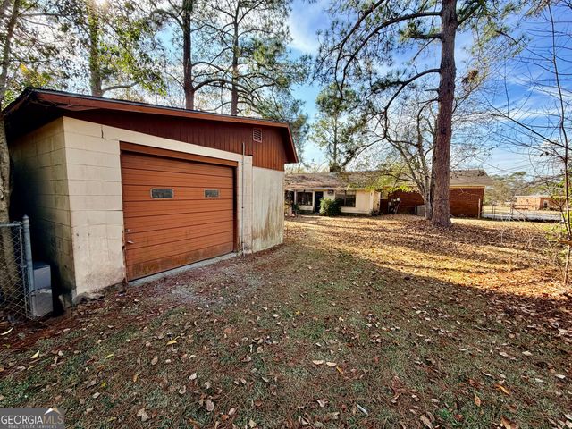 221 S College Street, Metter, GA 30439