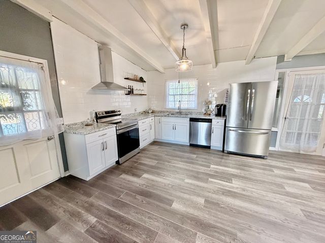 221 S College Street, Metter, GA 30439