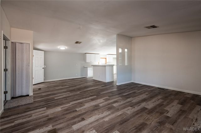 5076 W Roundup Drive, Golden Valley, AZ 86413