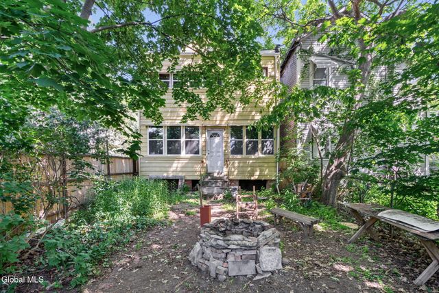 865 4th Avenue, Troy, NY 12182