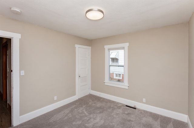 2004 E 33rd Street, Des Moines, IA 50317