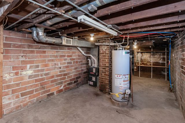 2004 E 33rd Street, Des Moines, IA 50317