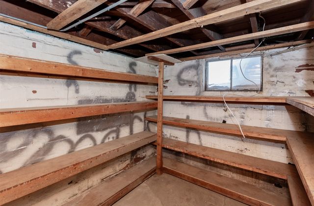 2004 E 33rd Street, Des Moines, IA 50317