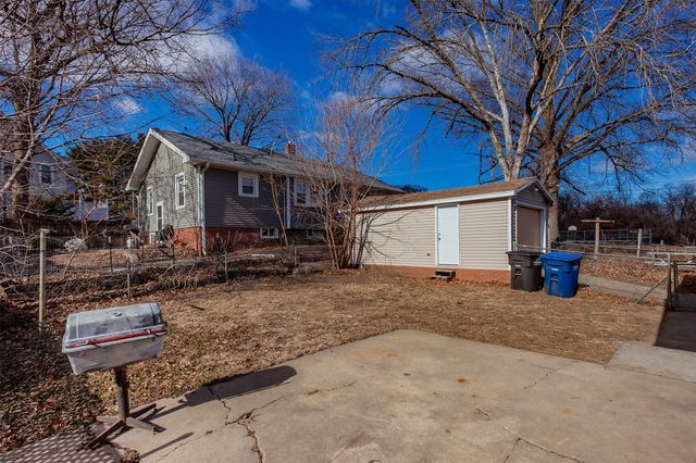 2004 E 33rd Street, Des Moines, IA 50317