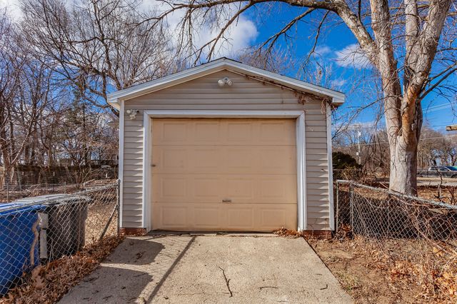 2004 E 33rd Street, Des Moines, IA 50317