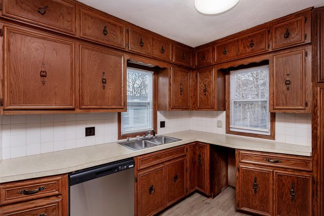 2004 E 33rd Street, Des Moines, IA 50317