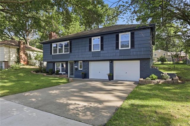 10014 Moody Park Drive, Overland Park, KS 66212