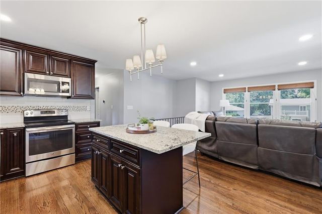 10014 Moody Park Drive, Overland Park, KS 66212
