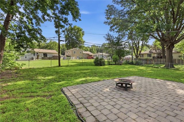 10014 Moody Park Drive, Overland Park, KS 66212