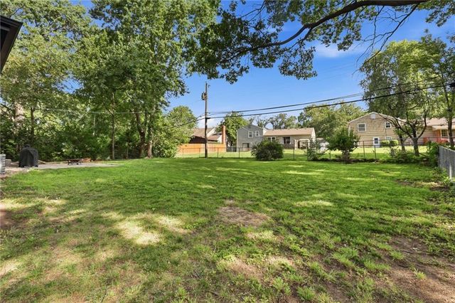 10014 Moody Park Drive, Overland Park, KS 66212