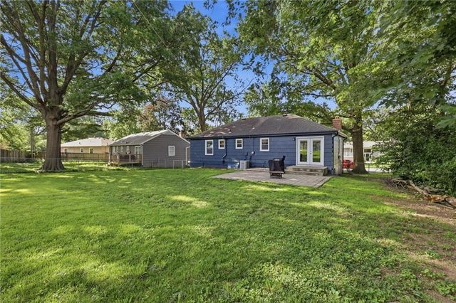 10014 Moody Park Drive, Overland Park, KS 66212