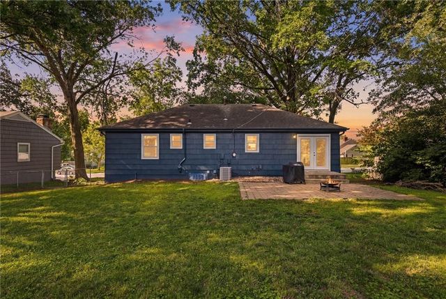 10014 Moody Park Drive, Overland Park, KS 66212