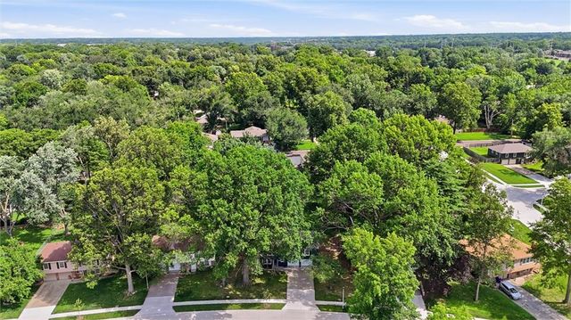 10014 Moody Park Drive, Overland Park, KS 66212