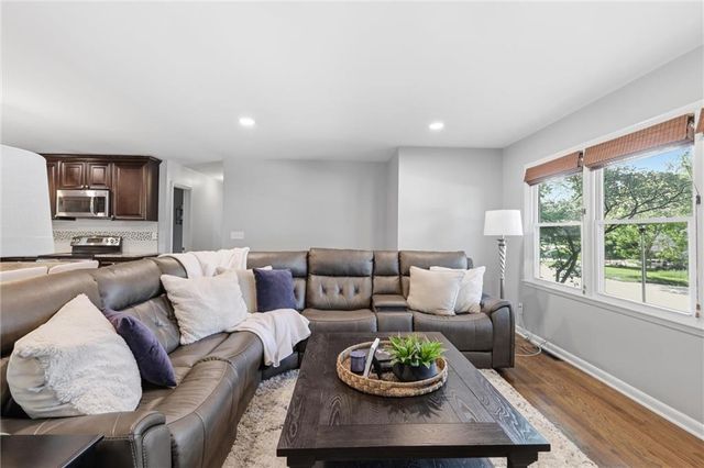 10014 Moody Park Drive, Overland Park, KS 66212