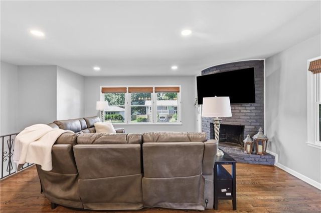 10014 Moody Park Drive, Overland Park, KS 66212