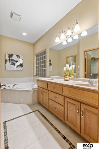 9430 Granville Parkway, La Vista, NE 68128