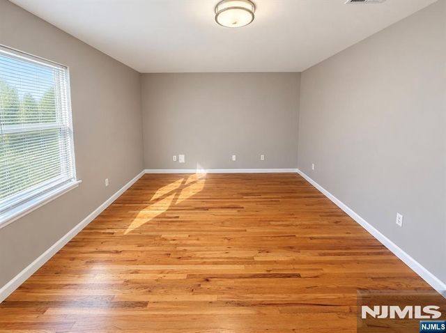 80 Cutler Street, Newark, NJ 07104