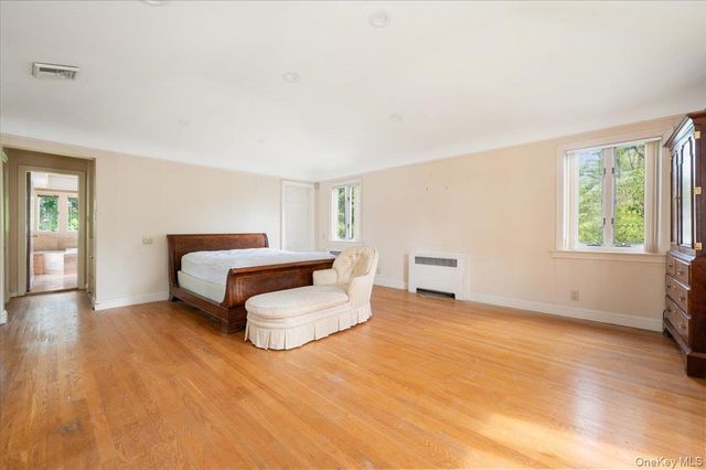 1 Parkside Drive, Great Neck, NY 11021