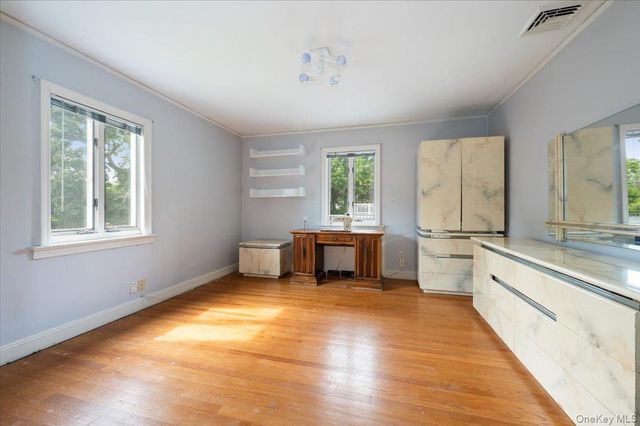 1 Parkside Drive, Great Neck, NY 11021