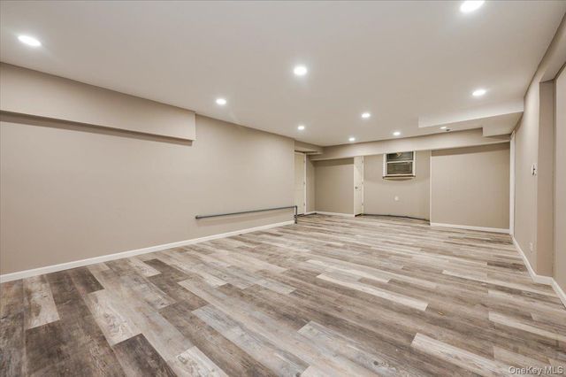 1 Parkside Drive, Great Neck, NY 11021