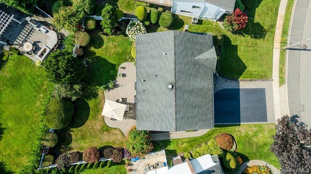 1 Parkside Drive, Great Neck, NY 11021