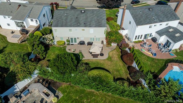 1 Parkside Drive, Great Neck, NY 11021