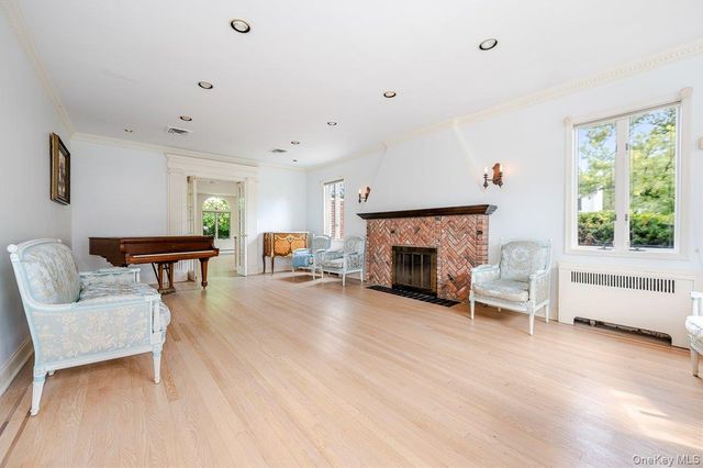 1 Parkside Drive, Great Neck, NY 11021