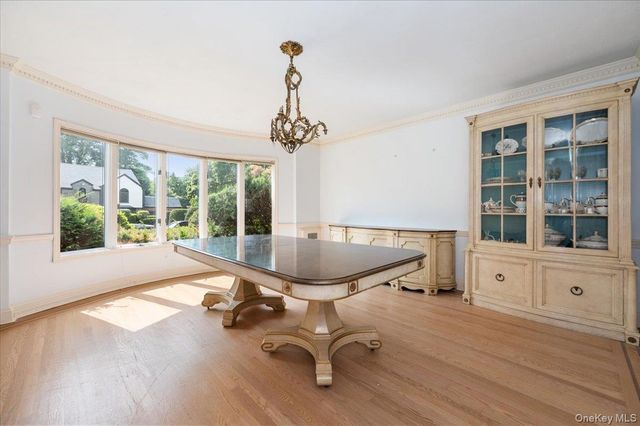 1 Parkside Drive, Great Neck, NY 11021