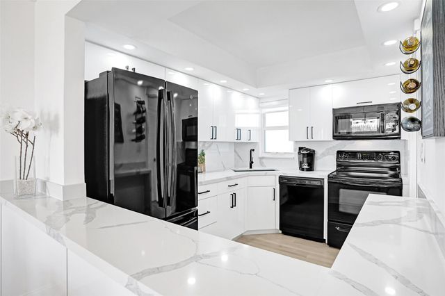 8900 Washington Blvd PH11, Hollywood, FL 33025